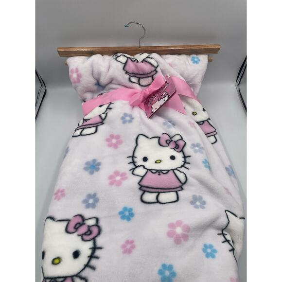 Hello Kitty Spring Flowers Easter Pastels Spring Floral Throw Blanket 60x70 NEW - Picture 1 of 6